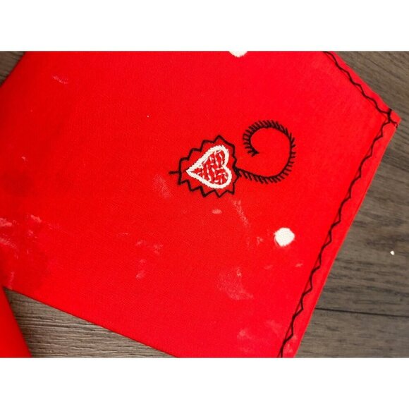 Set Of 6 Red Embroidered Napkins With Heart & Dot Design - Picture 5 of 7